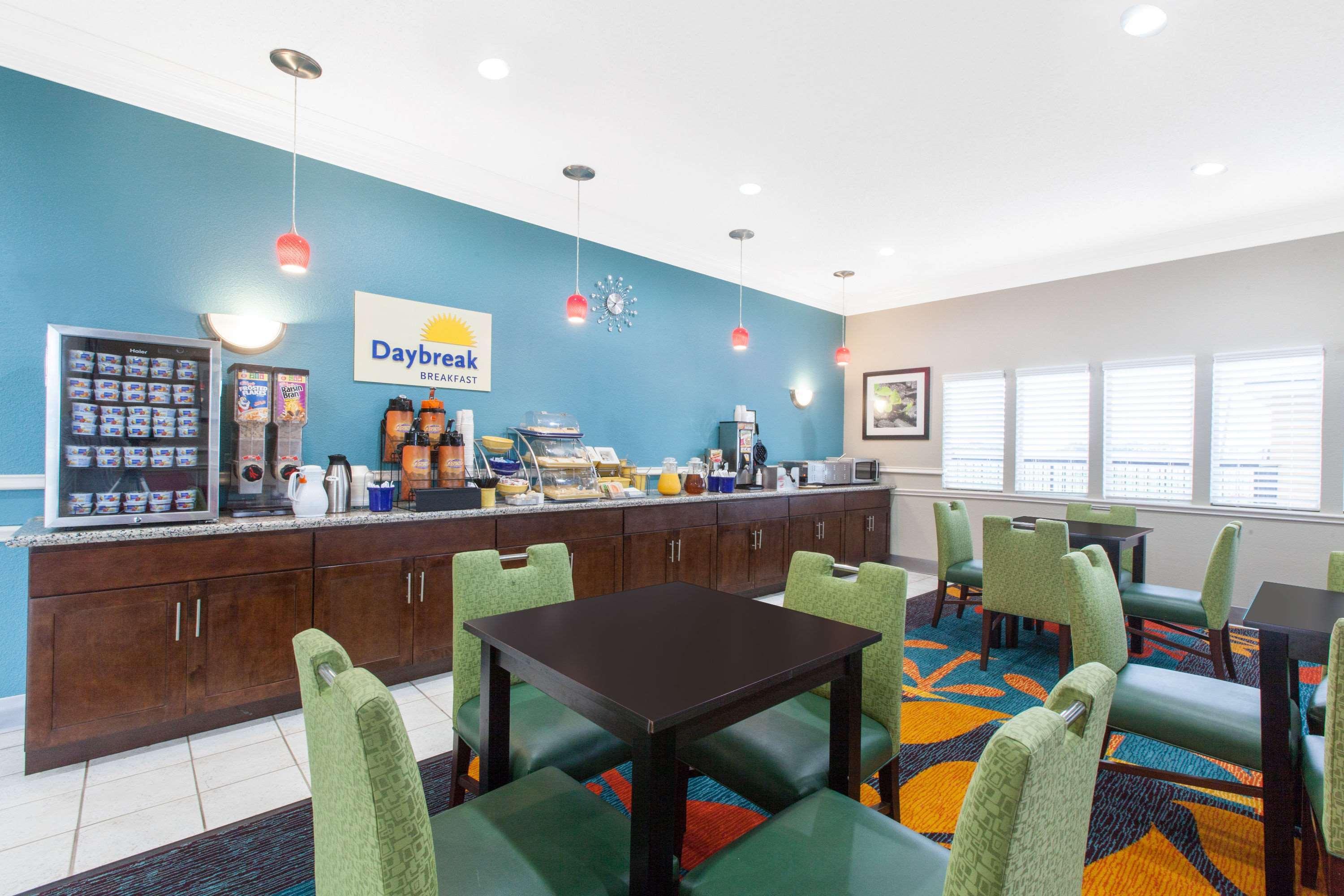 Days Inn By Wyndham Ennis Extérieur photo