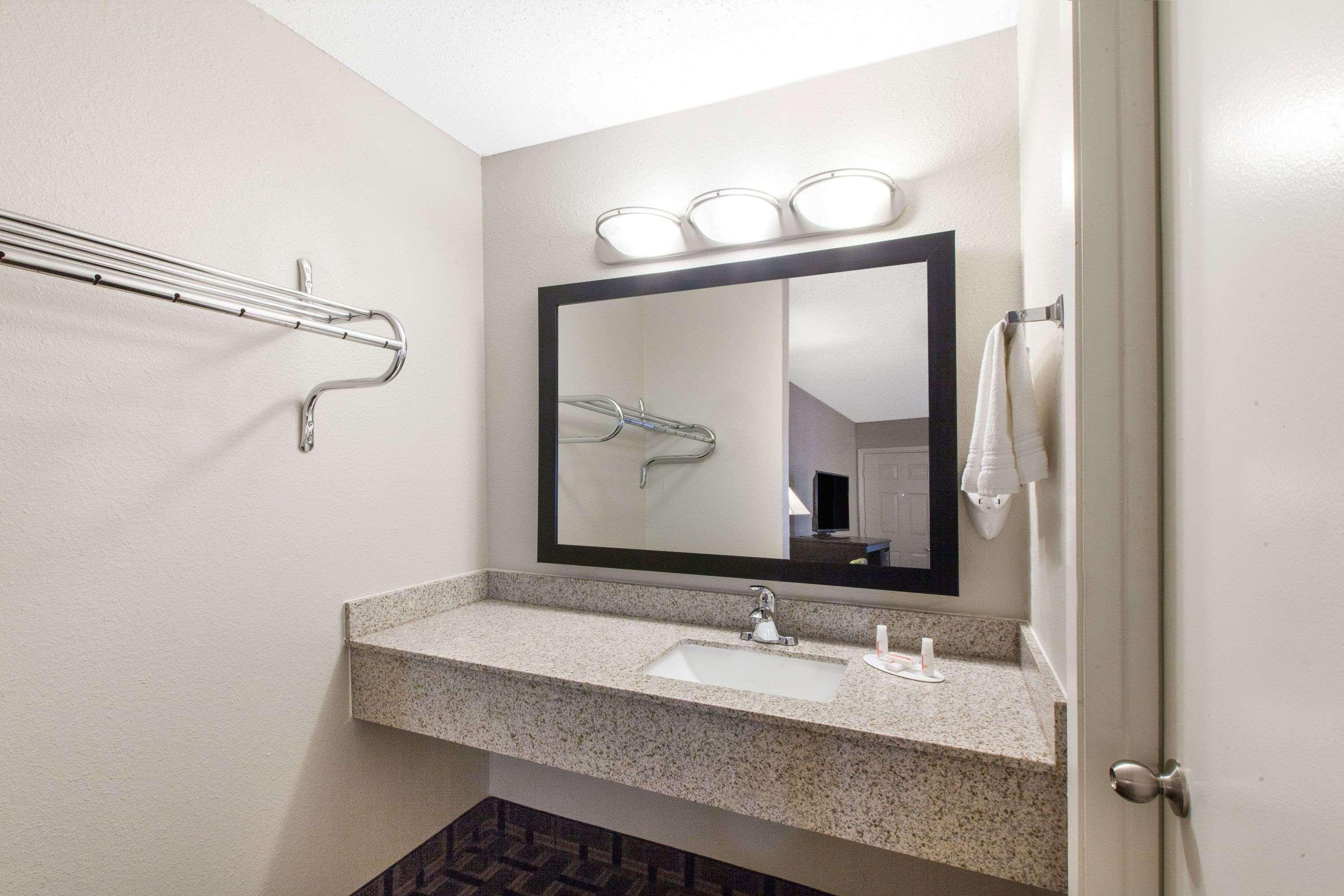Days Inn By Wyndham Ennis Extérieur photo