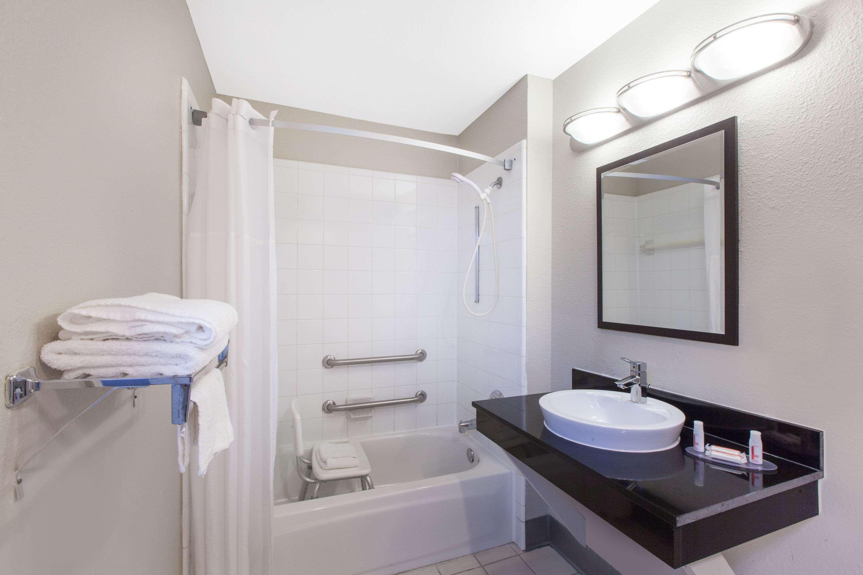 Days Inn By Wyndham Ennis Extérieur photo