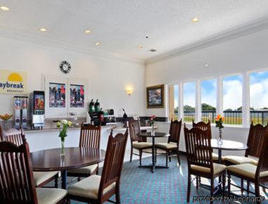 Days Inn By Wyndham Ennis Restaurant photo
